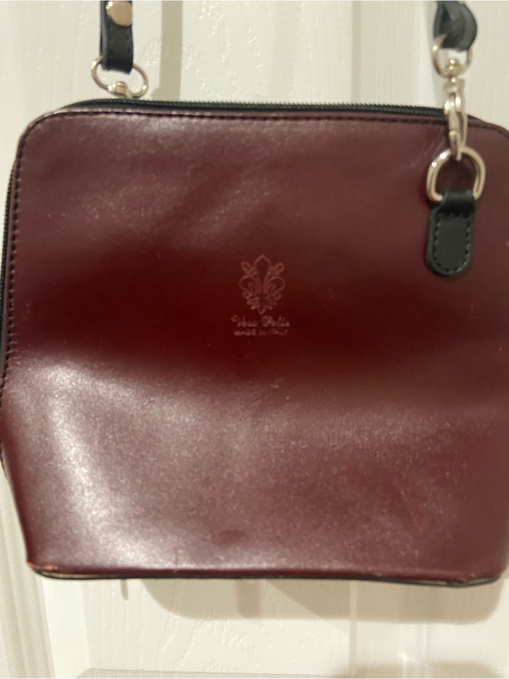 Vera Pelle Burgundy Leather Crossbody Bag with Black Strap Accents